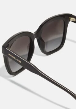 Michael Kors San Marino - Zonnebril - Brown -MICHAEL Michael Kors 01bf3daa70cc43959b644269442a76a0