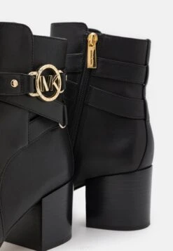MICHAEL Michael Kors Rory Mid Bootie - Korte Laarzen - Black 15 MICHAEL Michael Kors Rory Mid Bootie - Korte Laarzen - Black -MICHAEL Michael Kors 077d74f76e104b91b7f0e8928025baef