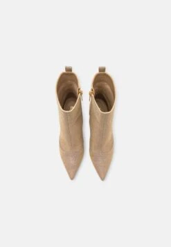 MICHAEL Michael Kors Clara - Korte Laarzen - Camel/Multi-Coloured 13 MICHAEL Michael Kors Clara - Korte Laarzen - Camel/Multi-Coloured -MICHAEL Michael Kors 084fc01d4ab14bf09336faac39903bea