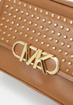 MICHAEL Michael Kors Parker Swag Camera Xbody - Handtas - Luggage 9 MICHAEL Michael Kors Parker Swag Camera Xbody - Handtas - Luggage -MICHAEL Michael Kors 0ae00aa8eba5404c874c85abb9377cae