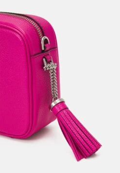 MICHAEL Michael Kors Jet Camera - Schoudertas - Cerise 10 MICHAEL Michael Kors Jet Camera - Schoudertas - Cerise -MICHAEL Michael Kors 0bcce791e86a4b50b0a880690acaa841