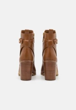 MICHAEL Michael Kors Darcy Heeled - Korte Laarzen - Brown 12 MICHAEL Michael Kors Darcy Heeled - Korte Laarzen - Brown -MICHAEL Michael Kors 0e169c02dc4b425681be4dbe4d9223eb