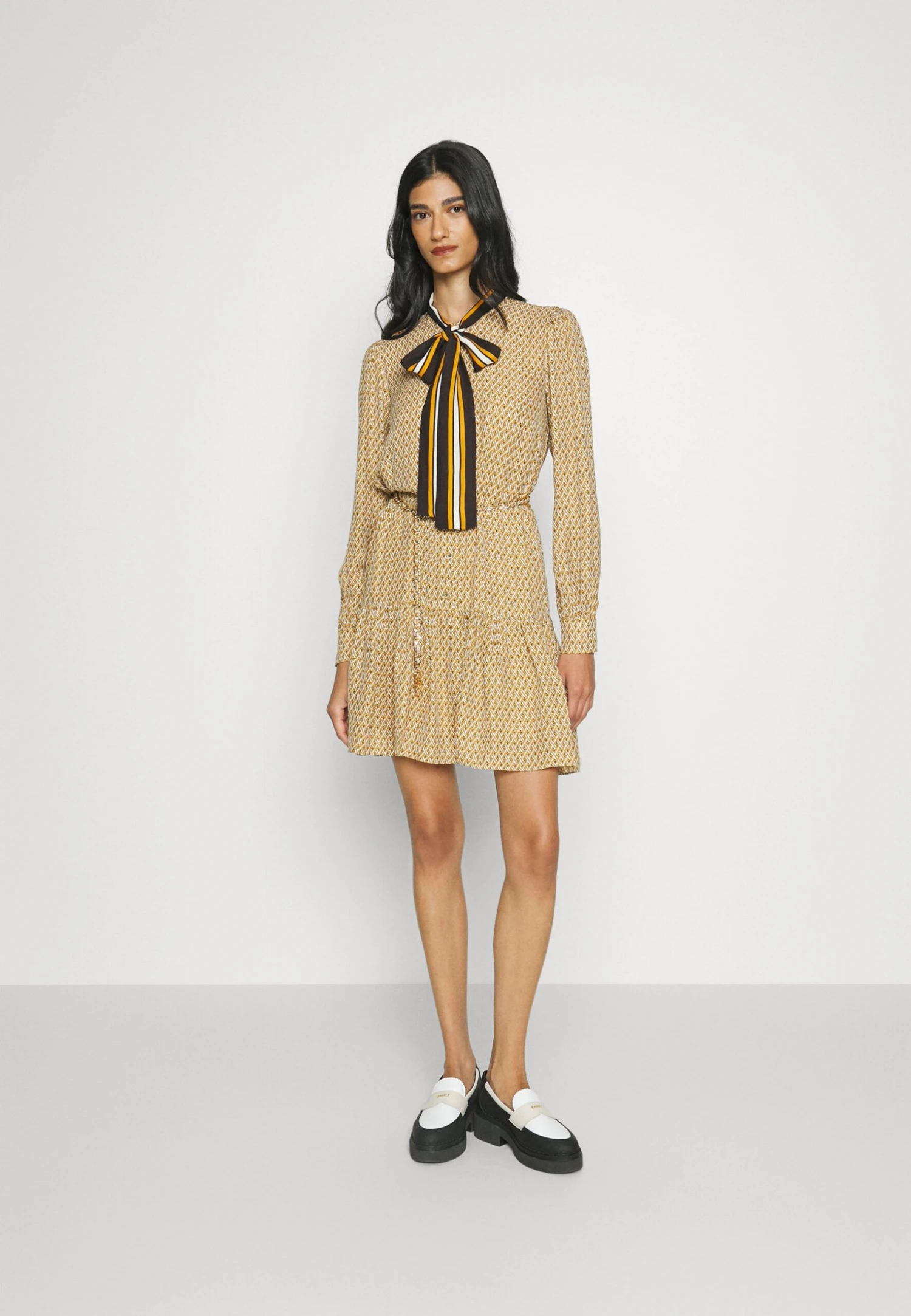 MICHAEL Michael Kors Lattice Logo Bow- Jurk - Marigold 4 MICHAEL Michael Kors Lattice Logo Bow- Jurk - Marigold - Afbeelding 2
