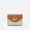 MICHAEL Michael Kors Greenwich Trifold - Portemonnee - Vanilla 1 MICHAEL Michael Kors Greenwich Trifold - Portemonnee - Vanilla -MICHAEL Michael Kors 11634c7cbbdc42309a6cb60e51e4029a