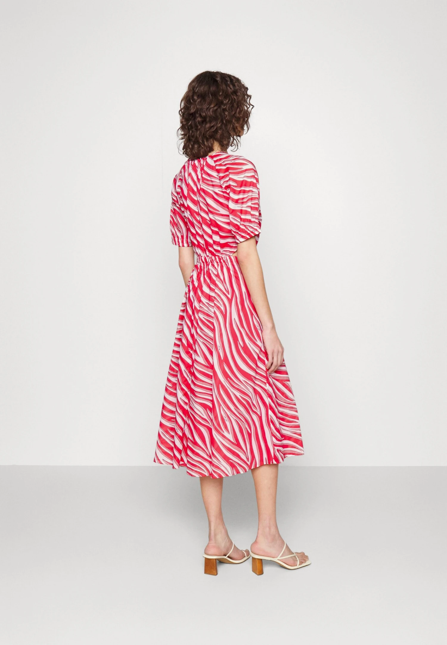 MICHAEL Michael Kors Large Zebra Midi Drs - Jurk - Geranium 5 MICHAEL Michael Kors Large Zebra Midi Drs - Jurk - Geranium - Afbeelding 3
