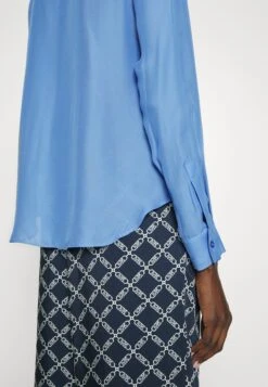 MICHAEL Michael Kors Bow Blouse - Overhemdblouse - Crew Blue 15 MICHAEL Michael Kors Bow Blouse - Overhemdblouse - Crew Blue -MICHAEL Michael Kors 1e92ab97f7634a09a073428ee0dd04f3