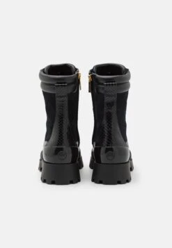 MICHAEL Michael Kors Rowan- Enkellaarsjes Met Plateauzool - Black 11 MICHAEL Michael Kors Rowan- Enkellaarsjes Met Plateauzool - Black -MICHAEL Michael Kors 1f70ca2f6b0d478696d7213603266ffd