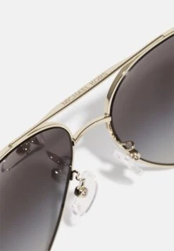 Michael Kors Cheyenne - Zonnebril - Light Gold-Coloured 11 Michael Kors Cheyenne - Zonnebril - Light Gold-Coloured -MICHAEL Michael Kors 2081c530825543248ab90d1c27aa1b14