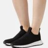 MICHAEL Michael Kors Bodie Slip On - Sneakers Laag - Black 1 MICHAEL Michael Kors Bodie Slip On - Sneakers Laag - Black -MICHAEL Michael Kors 2279d2ff2fcc414f85feb510fcbc84f9