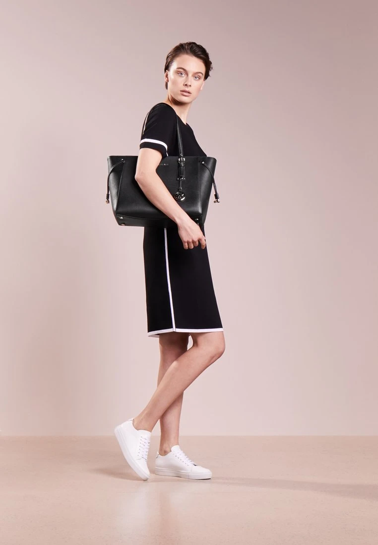 MICHAEL Michael Kors Voyager Tote - Handtas - Black 4 MICHAEL Michael Kors Voyager Tote - Handtas - Black - Afbeelding 2