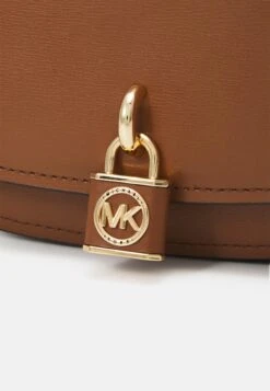 MICHAEL Michael Kors Mila Chain Sling - Schoudertas - Luggage 11 MICHAEL Michael Kors Mila Chain Sling - Schoudertas - Luggage -MICHAEL Michael Kors 2598cb2b320f4634b89fcf17e26eae38