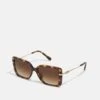Michael Kors Castellina - Zonnebril - Brown 2 Michael Kors Castellina - Zonnebril - Brown -MICHAEL Michael Kors 26b2f70a6ff04d96945a591055c764e8