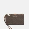 MICHAEL Michael Kors Jet Set Wristlet - Portemonnee - Brown 2 MICHAEL Michael Kors Jet Set Wristlet - Portemonnee - Brown -MICHAEL Michael Kors 271227284e0e4c4dbea1a241478b4158