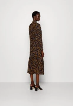 MICHAEL Michael Kors Bias Empire Midi Tie - Jurk - Marigold 10 MICHAEL Michael Kors Bias Empire Midi Tie - Jurk - Marigold -MICHAEL Michael Kors 27a3e786f2474170bfd40200addec1dd