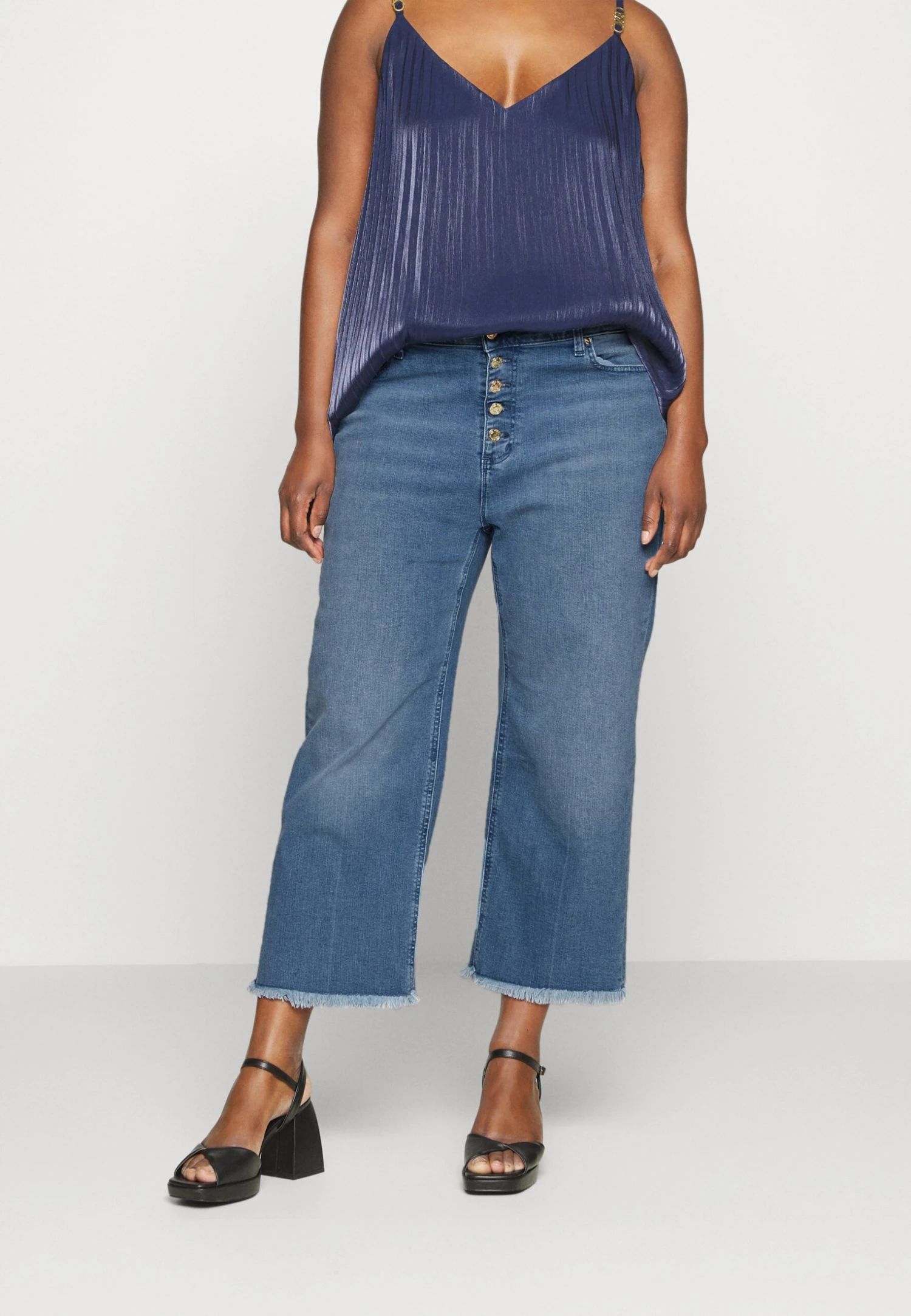 MICHAEL Michael Kors Flare Selma - Relaxed Fit Jeans - Angelbluewsh 3 MICHAEL Michael Kors Flare Selma - Relaxed Fit Jeans - Angelbluewsh