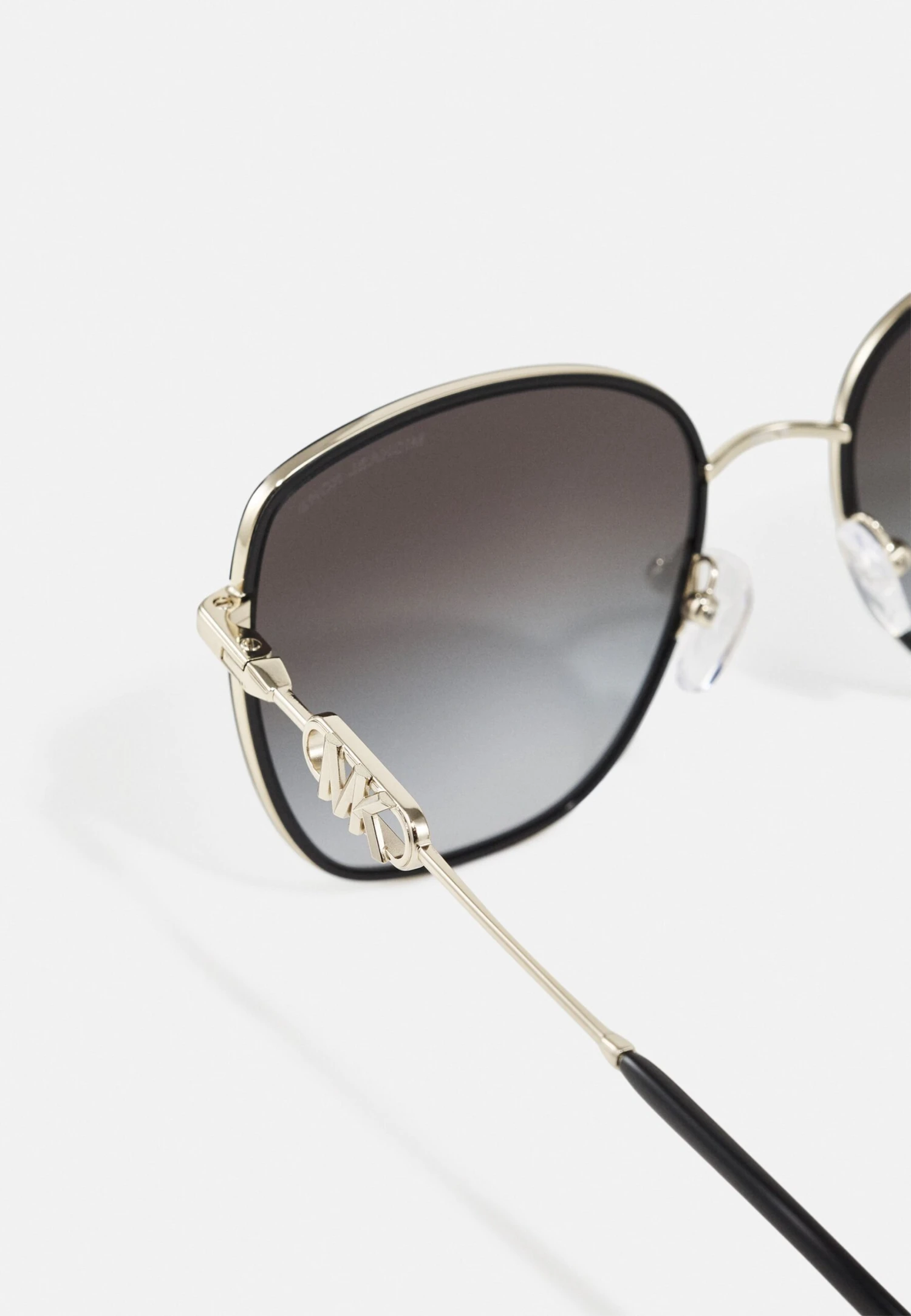 Michael Kors Empire Square- Zonnebril - Light Gold/Black 5 Michael Kors Empire Square- Zonnebril - Light Gold/Black - Afbeelding 3