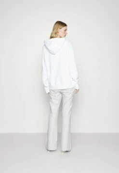 MICHAEL Michael Kors Flare Chain Belt Jean - Bootcut Jeans - Optic White 10 MICHAEL Michael Kors Flare Chain Belt Jean - Bootcut Jeans - Optic White -MICHAEL Michael Kors 2e43eb07619543b7ac7a7e953d833e0a