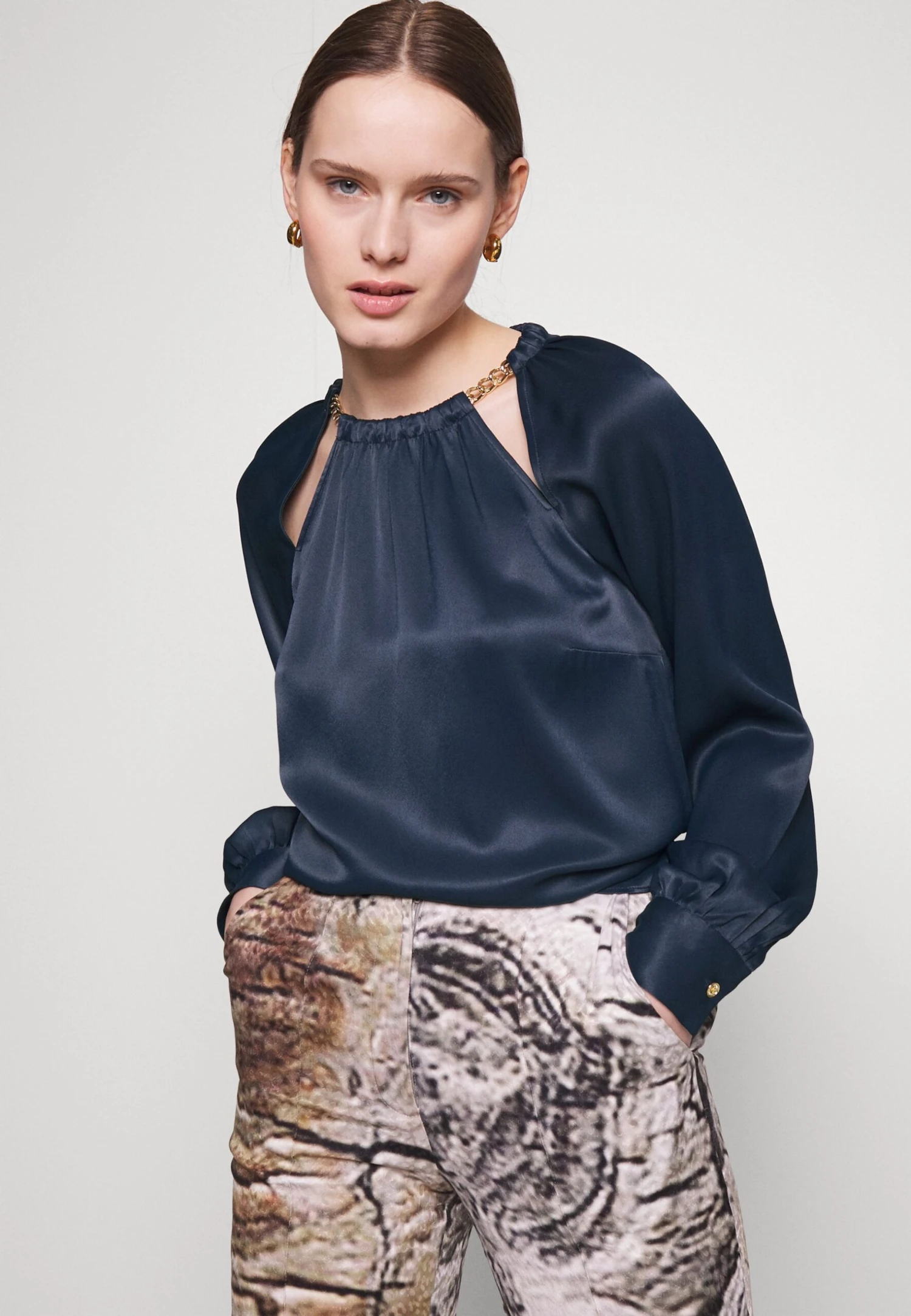 MICHAEL Michael Kors Chain Cut Out Top - Blouse - Midnightblue 6 MICHAEL Michael Kors Chain Cut Out Top - Blouse - Midnightblue - Afbeelding 4