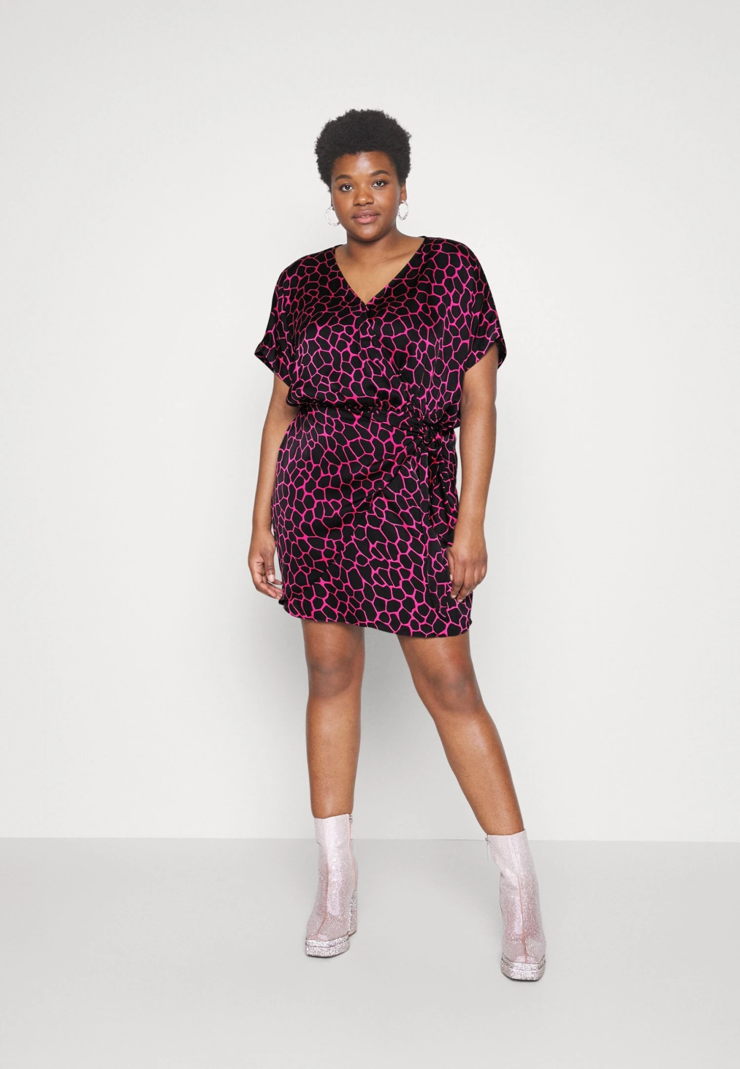 MICHAEL Michael Kors Nubian Giraffe Wrap - Jurk - Cerise 4 MICHAEL Michael Kors Nubian Giraffe Wrap - Jurk - Cerise - Afbeelding 2