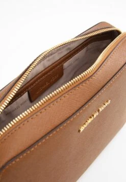 MICHAEL Michael Kors Jet Set Travel Crossbody - Schoudertas - Brown 12 MICHAEL Michael Kors Jet Set Travel Crossbody - Schoudertas - Brown -MICHAEL Michael Kors 3082ddbbc3494dd6972e603507db991e