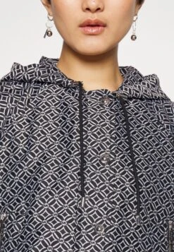 MICHAEL Michael Kors Logo Anorak - Windjack - Bone 11 MICHAEL Michael Kors Logo Anorak - Windjack - Bone -MICHAEL Michael Kors 33322b7290484a4f964f492754a19b1f