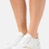 MICHAEL Michael Kors Allie Stride Trainer - Sneakers Laag - Optic White/Pale Gold 2 MICHAEL Michael Kors Allie Stride Trainer - Sneakers Laag - Optic White/Pale Gold -MICHAEL Michael Kors 3388bcd89eff4575b202cc3d8d1bcad9