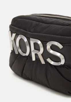 MICHAEL Michael Kors Leonie Camera Xbody - Schoudertas - Black 13 MICHAEL Michael Kors Leonie Camera Xbody - Schoudertas - Black -MICHAEL Michael Kors 37017e37c0194872b34de611275b6468