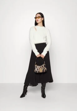 MICHAEL Michael Kors Key Hole Cutout - Trui - White 11 MICHAEL Michael Kors Key Hole Cutout - Trui - White -MICHAEL Michael Kors 394a81094caf4c61bd962077c039c366