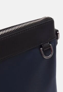 Michael Kors Xbody Unisex - Schoudertas - Navy 10 Michael Kors Xbody Unisex - Schoudertas - Navy -MICHAEL Michael Kors 3a470da674a44482a71161d78ae134f7