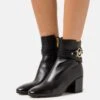MICHAEL Michael Kors Rory Mid Bootie - Korte Laarzen - Black 2 MICHAEL Michael Kors Rory Mid Bootie - Korte Laarzen - Black -MICHAEL Michael Kors 3bfb683ab47f4d7289da25185c7aa23b