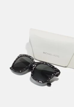 Michael Kors San Marino - Zonnebril - Grey/Black 10 Michael Kors San Marino - Zonnebril - Grey/Black -MICHAEL Michael Kors 3ce2768d781442d89c7e7fcf5ece9daa