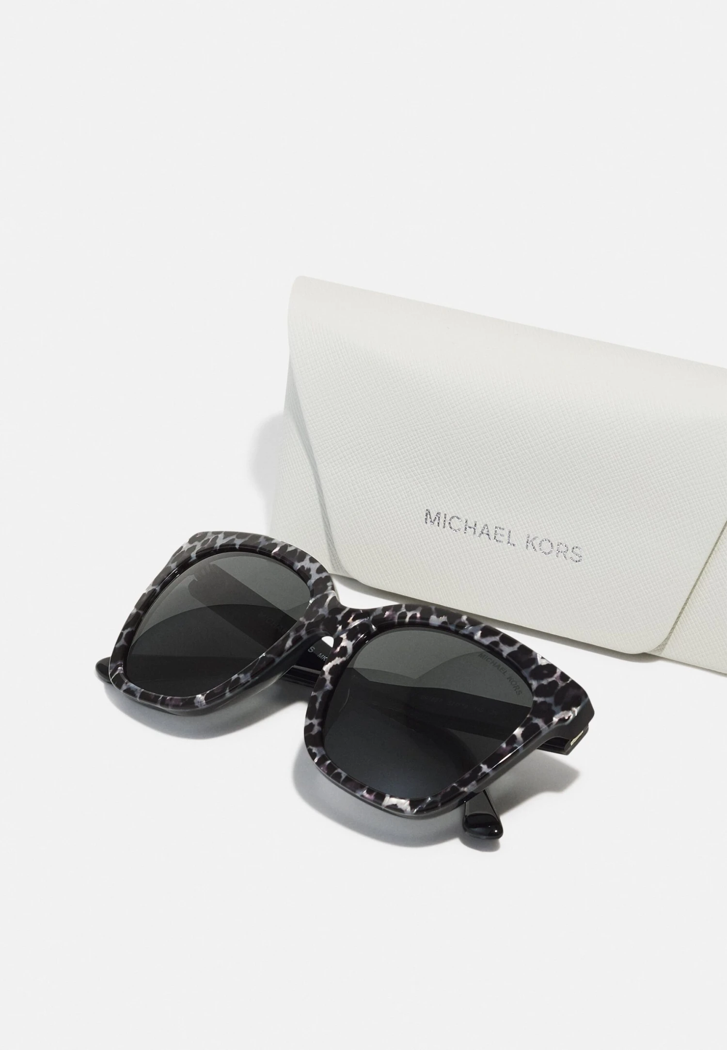 Michael Kors San Marino - Zonnebril - Grey/Black 6 Michael Kors San Marino - Zonnebril - Grey/Black - Afbeelding 4