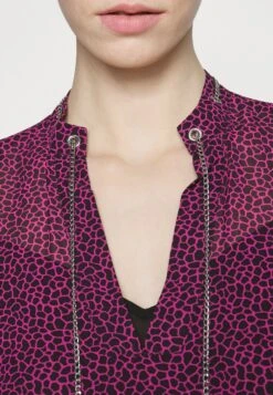 MICHAEL Michael Kors Micro Giraffe Tenty - Blousejurk - Cerise 13 MICHAEL Michael Kors Micro Giraffe Tenty - Blousejurk - Cerise -MICHAEL Michael Kors 3e43be953c354322809a74ec1201bcd3