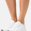 MICHAEL Michael Kors Allie Stride Trainer - Sneakers Laag - Optic White 1 MICHAEL Michael Kors Allie Stride Trainer - Sneakers Laag - Optic White -MICHAEL Michael Kors 3fb55aea253f42af9caa797a6592eeb2