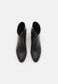 MICHAEL Michael Kors Madelyn Bootie - Korte Laarzen - Black 13 MICHAEL Michael Kors Madelyn Bootie - Korte Laarzen - Black -MICHAEL Michael Kors 404298e03719411988a15f4c53cc964b
