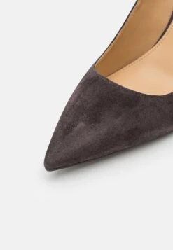 MICHAEL Michael Kors Alina - Klassieke Pumps - Chocolate -MICHAEL Michael Kors 40f69d4821a74ab3ac8a8cf9089b14d6