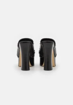 MICHAEL Michael Kors Jagger Platform Mule - Muiltjes Met Hak - Black 12 MICHAEL Michael Kors Jagger Platform Mule - Muiltjes Met Hak - Black -MICHAEL Michael Kors 4107c95cc7654764939ae8a655f13b58
