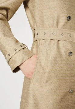 MICHAEL Michael Kors Logo Eco - Trenchcoat - Khaki 11 MICHAEL Michael Kors Logo Eco - Trenchcoat - Khaki -MICHAEL Michael Kors 413f46733f9047888656258f9ff58bee