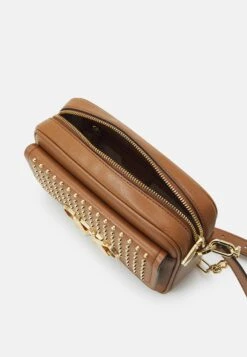 MICHAEL Michael Kors Parker Swag Camera Xbody - Handtas - Luggage 8 MICHAEL Michael Kors Parker Swag Camera Xbody - Handtas - Luggage -MICHAEL Michael Kors 48c4e33ed05f4d5380c32b1b15ddcdc0