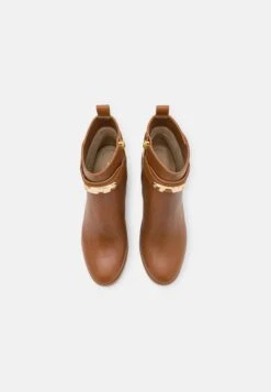 MICHAEL Michael Kors Darcy Heeled - Korte Laarzen - Brown 13 MICHAEL Michael Kors Darcy Heeled - Korte Laarzen - Brown -MICHAEL Michael Kors 4cb5f8a290e84b699cfbb9d5f7e22d3c