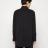 MICHAEL Michael Kors Logo - Overhemdblouse - Black 1 MICHAEL Michael Kors Logo - Overhemdblouse - Black -MICHAEL Michael Kors 4d2f79a5189044f4b79bd6fe50ace789