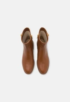 MICHAEL Michael Kors Regan- Korte Laarzen - Luggage 13 MICHAEL Michael Kors Regan- Korte Laarzen - Luggage -MICHAEL Michael Kors 4e12c2a17e3c42b88c57cd1fb3e86772