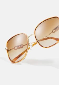 Michael Kors Empire Square- Zonnebril - Light Gold / Amber Tortoise 11 Michael Kors Empire Square- Zonnebril - Light Gold / Amber Tortoise -MICHAEL Michael Kors 4f302ed3e3d2425cbe5157157a7d7381