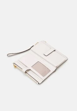 MICHAEL Michael Kors Jet Set- Clutch - Optic White 8 MICHAEL Michael Kors Jet Set- Clutch - Optic White -MICHAEL Michael Kors 50782fed1d8a4f1a80ff4ff48b4a420b