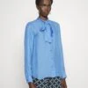 MICHAEL Michael Kors Bow Blouse - Overhemdblouse - Crew Blue 2 MICHAEL Michael Kors Bow Blouse - Overhemdblouse - Crew Blue -MICHAEL Michael Kors 52e00dc9c29849d5a50fb00886ef0be2