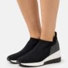 MICHAEL Michael Kors Mabel Trainer - Sneakers Laag - Black/Multi-Coloured 2 MICHAEL Michael Kors Mabel Trainer - Sneakers Laag - Black/Multi-Coloured -MICHAEL Michael Kors 53d79dc97fd3477982cbb76a0b2b4404