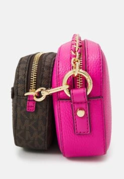 MICHAEL Michael Kors Jet Camera Xbody Set - Schoudertas - Cerise 12 MICHAEL Michael Kors Jet Camera Xbody Set - Schoudertas - Cerise -MICHAEL Michael Kors 587e38157c4b4d73ae5a3504e3dd66ac
