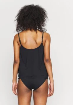 MICHAEL Michael Kors Iconic Solids Double Later Tankini - Bikinitop - Black 10 MICHAEL Michael Kors Iconic Solids Double Later Tankini - Bikinitop - Black -MICHAEL Michael Kors 5935385a69024a1194cf2ce8850b798c