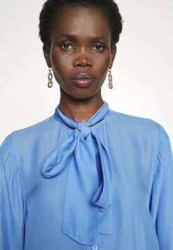 MICHAEL Michael Kors Bow Blouse - Overhemdblouse - Crew Blue 12 MICHAEL Michael Kors Bow Blouse - Overhemdblouse - Crew Blue -MICHAEL Michael Kors 5a352be75b8648b394b298bc1e3bbb39