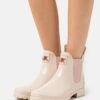 MICHAEL Michael Kors Sidney Rain Bootie - Regenlaarzen - Soft Pink 1 MICHAEL Michael Kors Sidney Rain Bootie - Regenlaarzen - Soft Pink -MICHAEL Michael Kors 606889472e914035b6ed76a825cf86ea